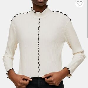 Mango Ribbed Long Sleeved Crop Top w. Ruffles in Ivory